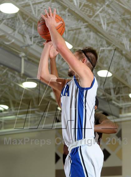Thumbnail 2 in Dana Hills vs. El Camino (MaxPreps Holiday Classic) photogallery.