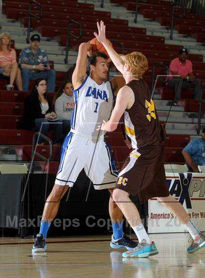 Thumbnail 2 in Dana Hills vs. El Camino (MaxPreps Holiday Classic) photogallery.
