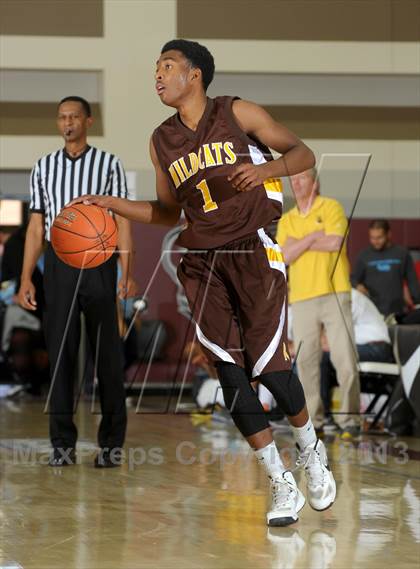 Thumbnail 1 in Dana Hills vs. El Camino (MaxPreps Holiday Classic) photogallery.