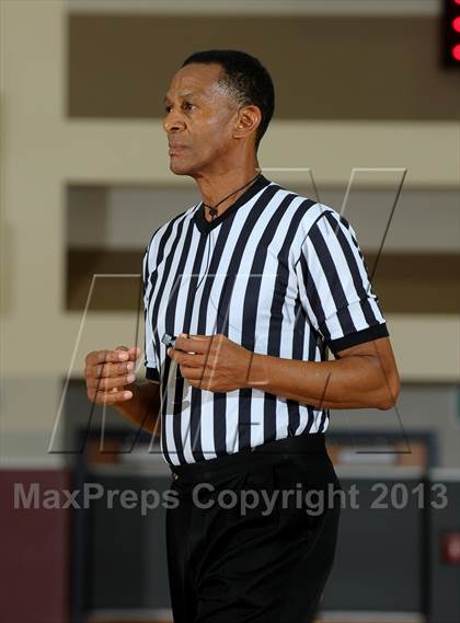 Thumbnail 1 in Dana Hills vs. El Camino (MaxPreps Holiday Classic) photogallery.