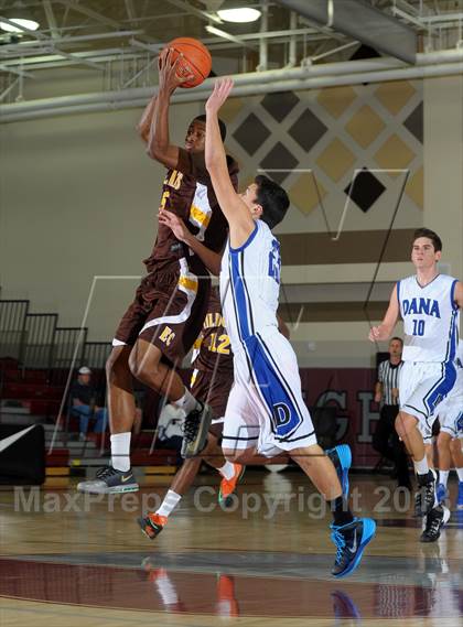 Thumbnail 1 in Dana Hills vs. El Camino (MaxPreps Holiday Classic) photogallery.
