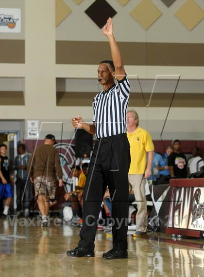 Thumbnail 3 in Dana Hills vs. El Camino (MaxPreps Holiday Classic) photogallery.