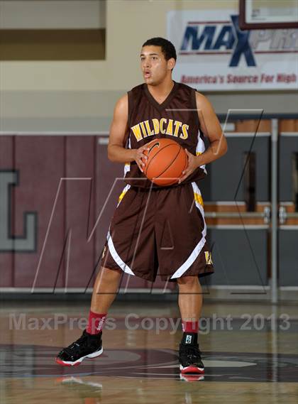 Thumbnail 2 in Dana Hills vs. El Camino (MaxPreps Holiday Classic) photogallery.