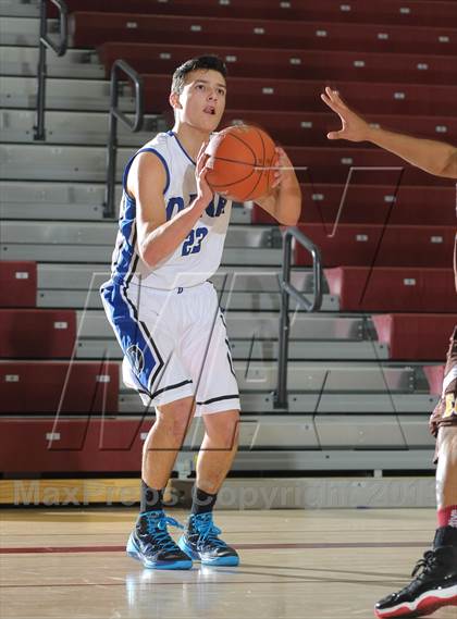 Thumbnail 3 in Dana Hills vs. El Camino (MaxPreps Holiday Classic) photogallery.