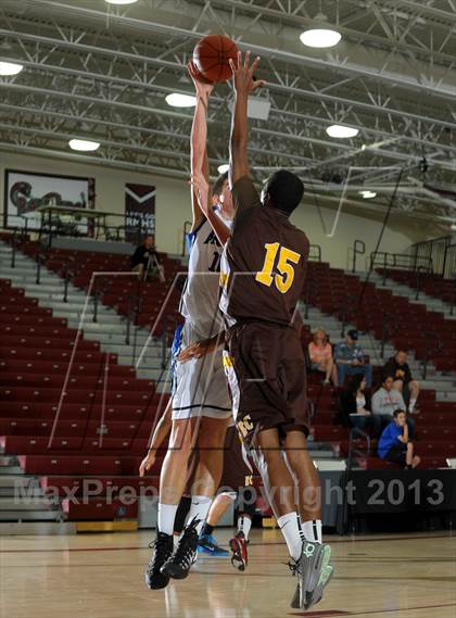 Thumbnail 3 in Dana Hills vs. El Camino (MaxPreps Holiday Classic) photogallery.