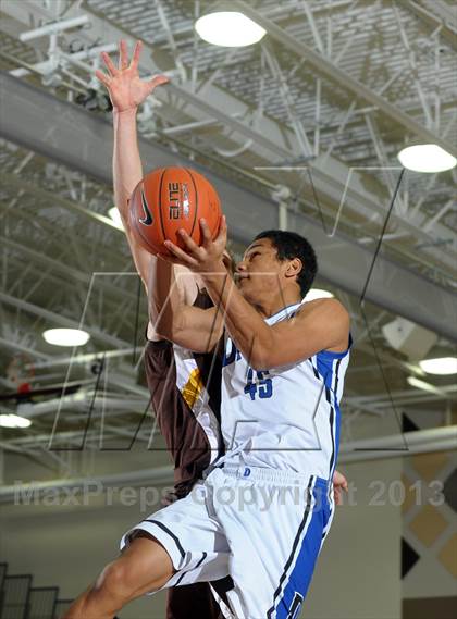 Thumbnail 1 in Dana Hills vs. El Camino (MaxPreps Holiday Classic) photogallery.