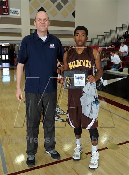 Thumbnail 2 in Dana Hills vs. El Camino (MaxPreps Holiday Classic) photogallery.