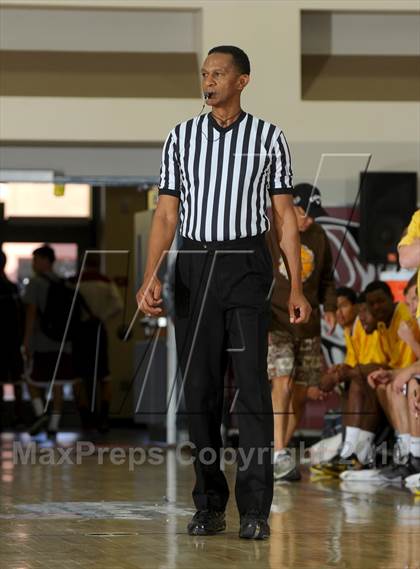 Thumbnail 2 in Dana Hills vs. El Camino (MaxPreps Holiday Classic) photogallery.