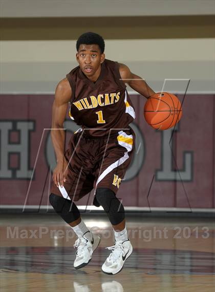Thumbnail 2 in Dana Hills vs. El Camino (MaxPreps Holiday Classic) photogallery.