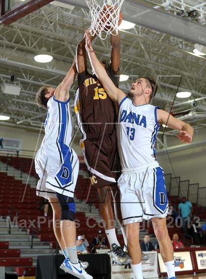 Thumbnail 2 in Dana Hills vs. El Camino (MaxPreps Holiday Classic) photogallery.