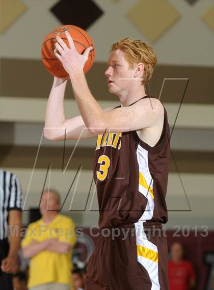 Thumbnail 3 in Dana Hills vs. El Camino (MaxPreps Holiday Classic) photogallery.