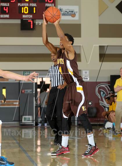 Thumbnail 1 in Dana Hills vs. El Camino (MaxPreps Holiday Classic) photogallery.
