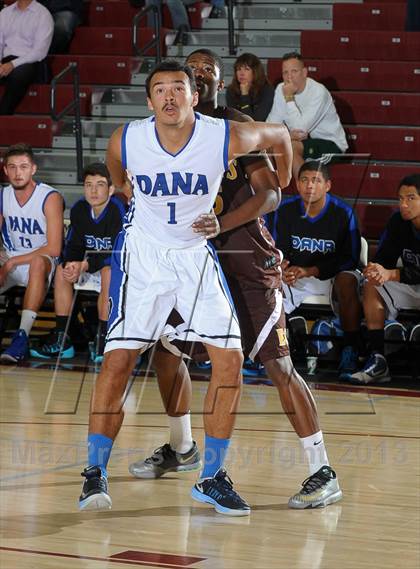 Thumbnail 2 in Dana Hills vs. El Camino (MaxPreps Holiday Classic) photogallery.