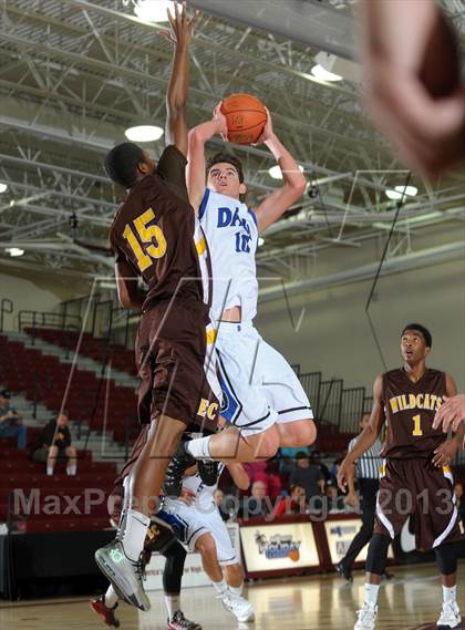 Thumbnail 2 in Dana Hills vs. El Camino (MaxPreps Holiday Classic) photogallery.