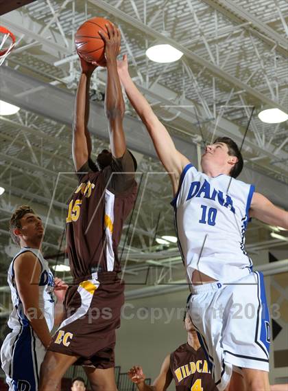 Thumbnail 1 in Dana Hills vs. El Camino (MaxPreps Holiday Classic) photogallery.