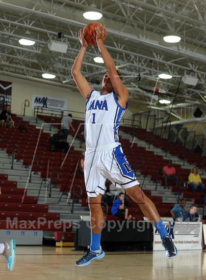 Thumbnail 2 in Dana Hills vs. El Camino (MaxPreps Holiday Classic) photogallery.