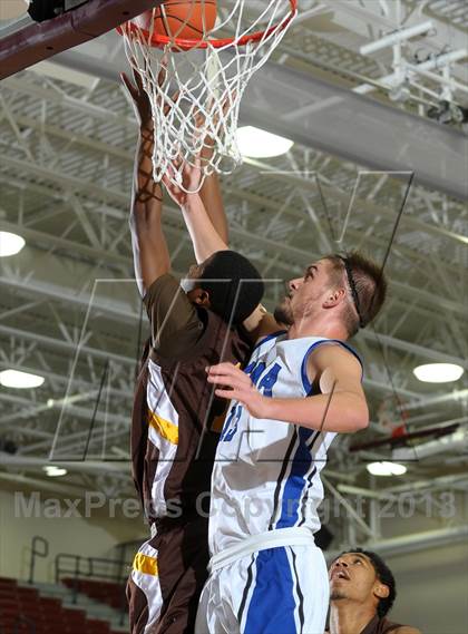 Thumbnail 3 in Dana Hills vs. El Camino (MaxPreps Holiday Classic) photogallery.