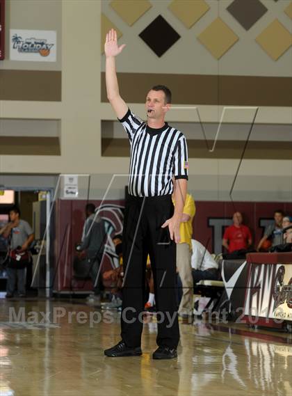 Thumbnail 3 in Dana Hills vs. El Camino (MaxPreps Holiday Classic) photogallery.