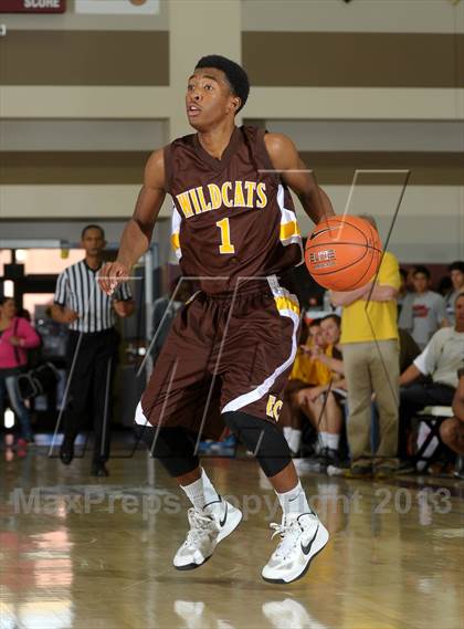 Thumbnail 1 in Dana Hills vs. El Camino (MaxPreps Holiday Classic) photogallery.