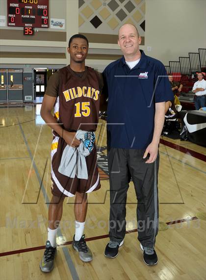 Thumbnail 3 in Dana Hills vs. El Camino (MaxPreps Holiday Classic) photogallery.