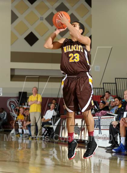 Thumbnail 1 in Dana Hills vs. El Camino (MaxPreps Holiday Classic) photogallery.