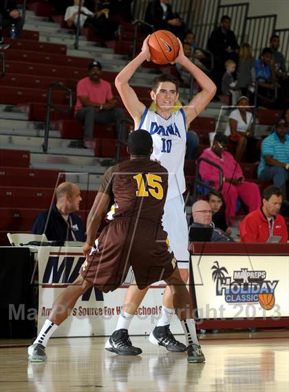 Thumbnail 3 in Dana Hills vs. El Camino (MaxPreps Holiday Classic) photogallery.