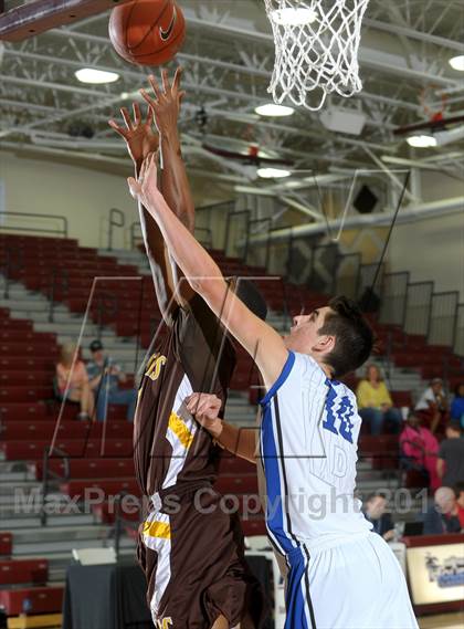 Thumbnail 2 in Dana Hills vs. El Camino (MaxPreps Holiday Classic) photogallery.