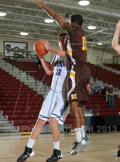 Thumbnail 1 in Dana Hills vs. El Camino (MaxPreps Holiday Classic) photogallery.
