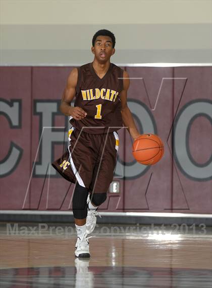 Thumbnail 1 in Dana Hills vs. El Camino (MaxPreps Holiday Classic) photogallery.