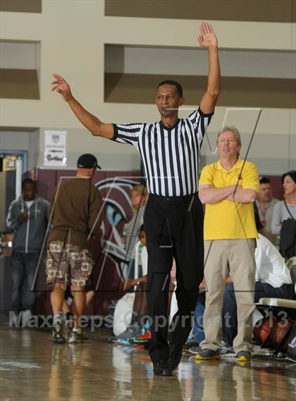 Thumbnail 1 in Dana Hills vs. El Camino (MaxPreps Holiday Classic) photogallery.
