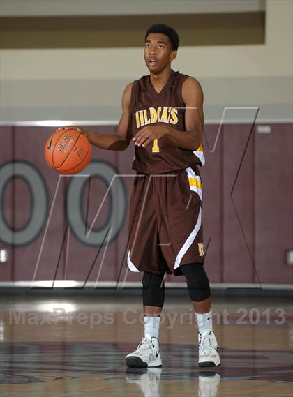 Thumbnail 1 in Dana Hills vs. El Camino (MaxPreps Holiday Classic) photogallery.