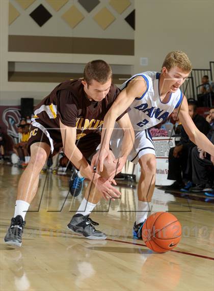 Thumbnail 3 in Dana Hills vs. El Camino (MaxPreps Holiday Classic) photogallery.