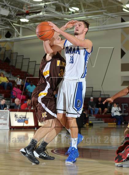 Thumbnail 1 in Dana Hills vs. El Camino (MaxPreps Holiday Classic) photogallery.