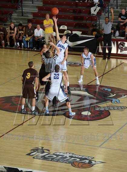 Thumbnail 2 in Dana Hills vs. El Camino (MaxPreps Holiday Classic) photogallery.