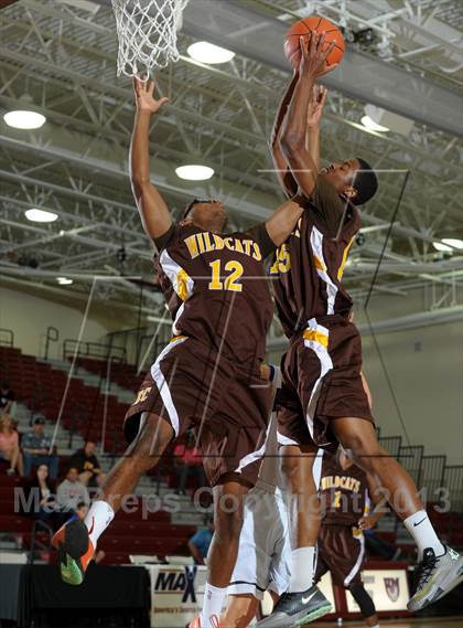 Thumbnail 3 in Dana Hills vs. El Camino (MaxPreps Holiday Classic) photogallery.