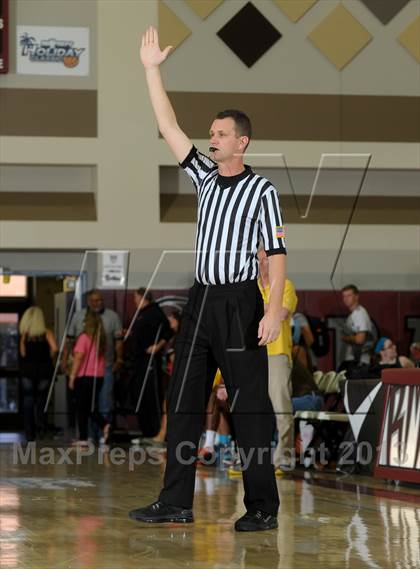 Thumbnail 1 in Dana Hills vs. El Camino (MaxPreps Holiday Classic) photogallery.