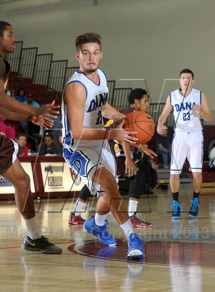 Thumbnail 2 in Dana Hills vs. El Camino (MaxPreps Holiday Classic) photogallery.
