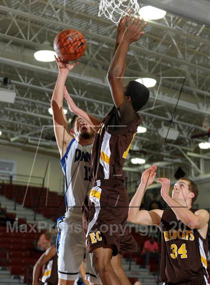 Thumbnail 2 in Dana Hills vs. El Camino (MaxPreps Holiday Classic) photogallery.