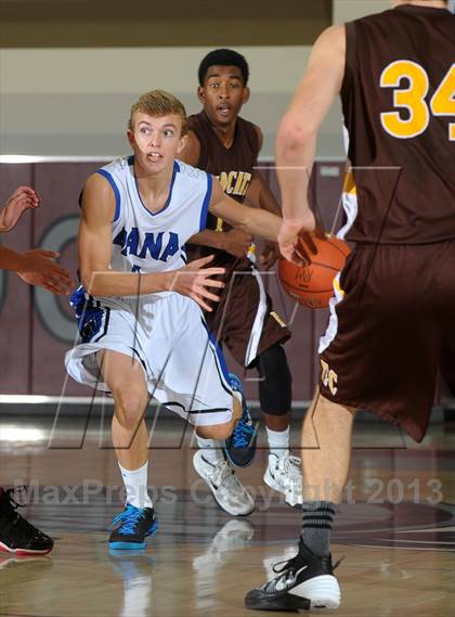 Thumbnail 3 in Dana Hills vs. El Camino (MaxPreps Holiday Classic) photogallery.