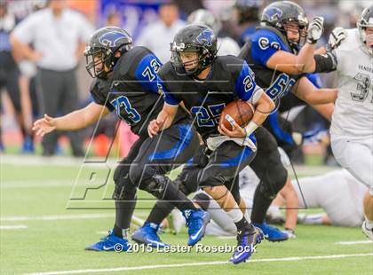 Thumbnail 2 in Vandegrift vs. Vela (UIL 5A Regional Playoffs) photogallery.