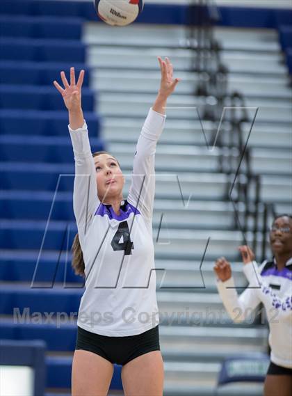 Thumbnail 3 in Woodgrove vs. Potomac Falls photogallery.