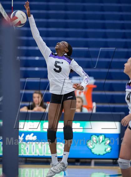 Thumbnail 1 in Woodgrove vs. Potomac Falls photogallery.