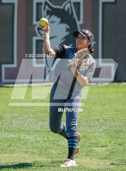 Thumbnail 1 in Highland vs. Hamilton photogallery.