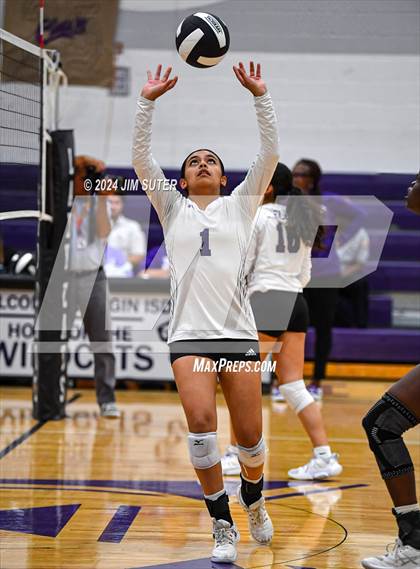 Thumbnail 2 in Elgin vs Travis photogallery.