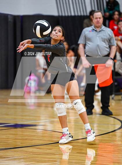 Thumbnail 1 in Elgin vs Travis photogallery.