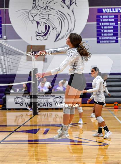 Thumbnail 1 in Elgin vs Travis photogallery.
