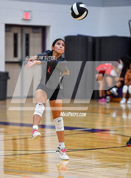 Thumbnail 1 in Elgin vs Travis photogallery.