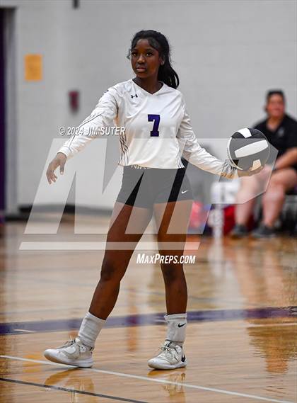 Thumbnail 1 in Elgin vs Travis photogallery.