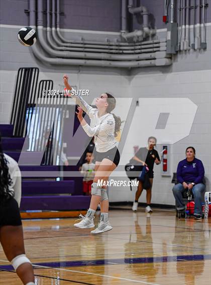 Thumbnail 1 in Elgin vs Travis photogallery.