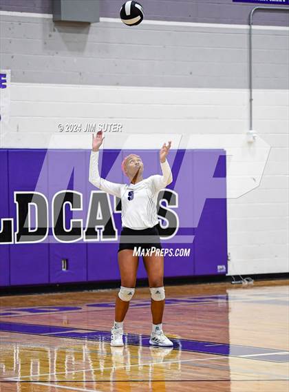 Thumbnail 1 in Elgin vs Travis photogallery.